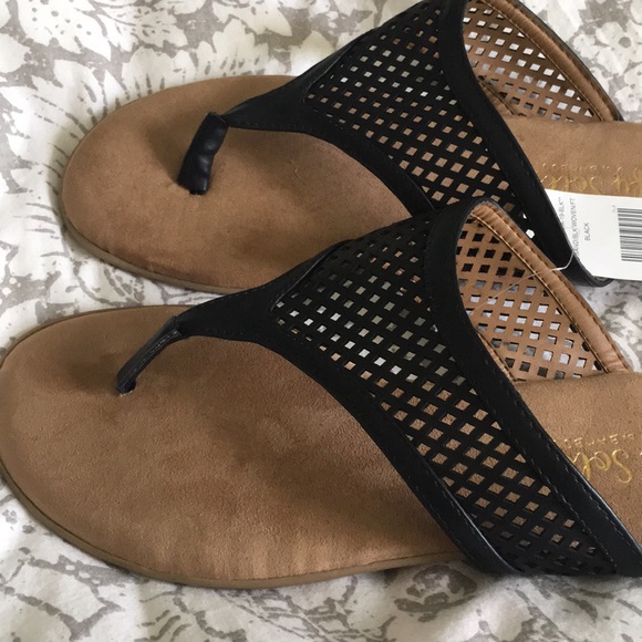 Ladies sandals. Comfy Soles by Bamboo - Picture 2 of 4